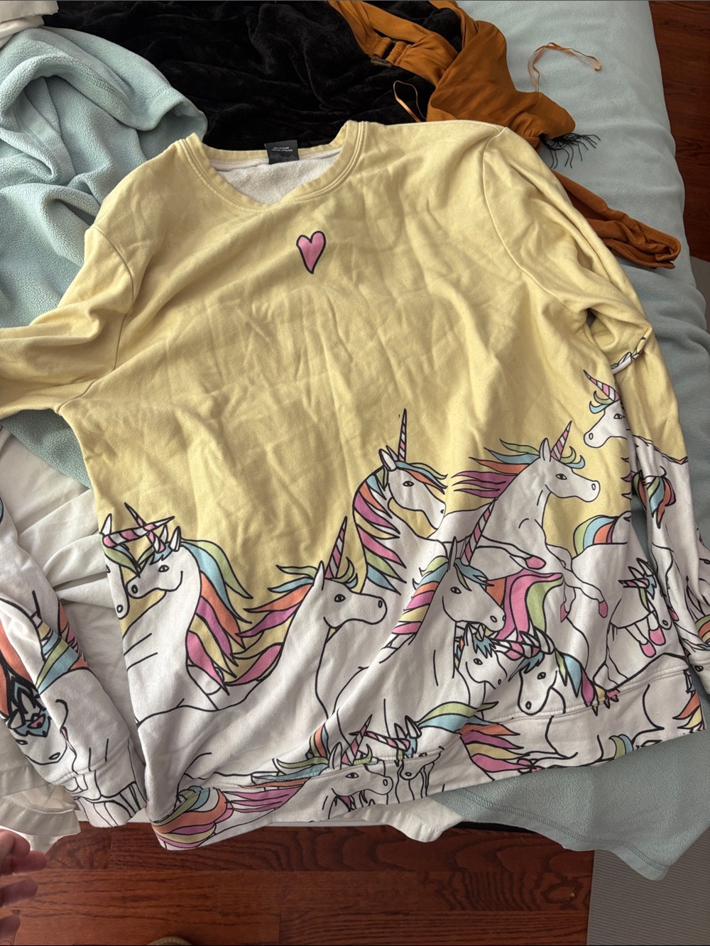 Women's Yellow Unicorn Print Pullover Sweatshirt